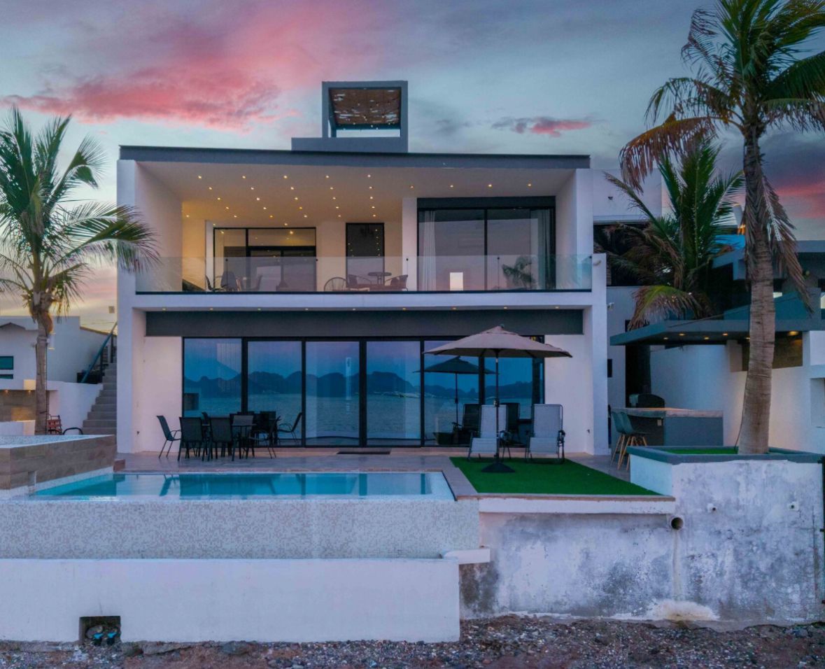 Casa Luna Front Beach